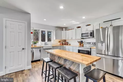 Kitchen - 9832 River Rd, Lancaster, VA 22503 photo 3 of 4