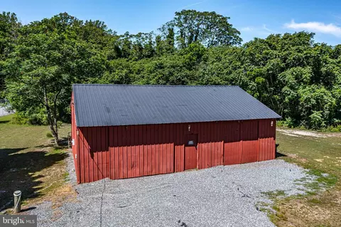 Exterior - 9832 River Rd, Lancaster, VA 22503 photo 5 of 23