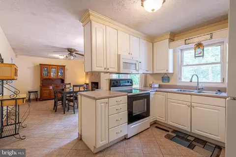 Kitchen - 17 Wesley Ter, Weems, VA 22576 photo 1 of 2