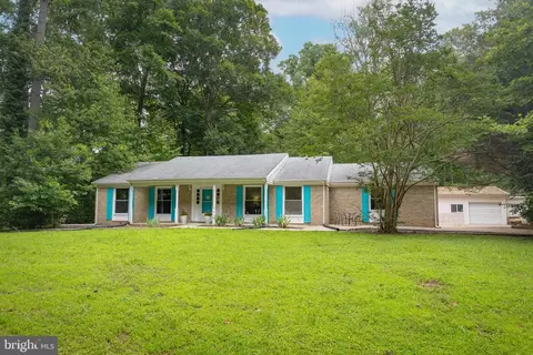 17 Wesley Ter, Weems, VA 22576