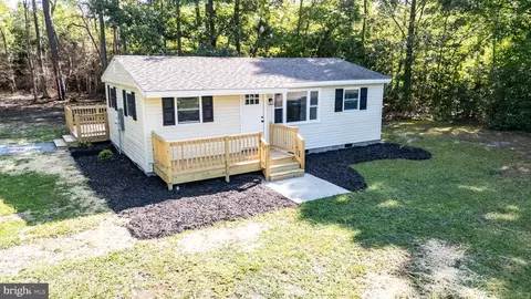 2029 Bluff Point Rd, Kilmarnock, VA 22482