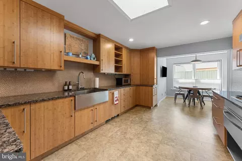 Kitchen - 30 Golf Ln, Weems, VA 22576 photo 1 of 2