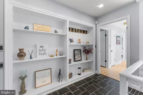 Entry Way - 30 Golf Ln, Weems, VA 22576 photo 3 of 6