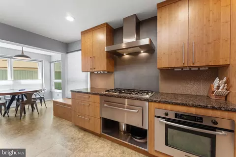 Kitchen - 30 Golf Ln, Weems, VA 22576 photo 2 of 2