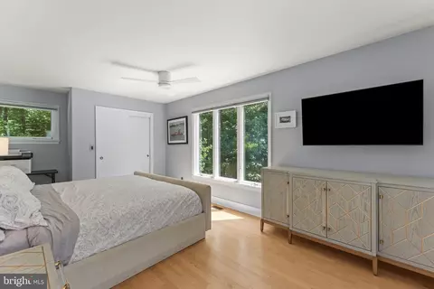 Bedroom - 30 Golf Ln, Weems, VA 22576 photo 5 of 14