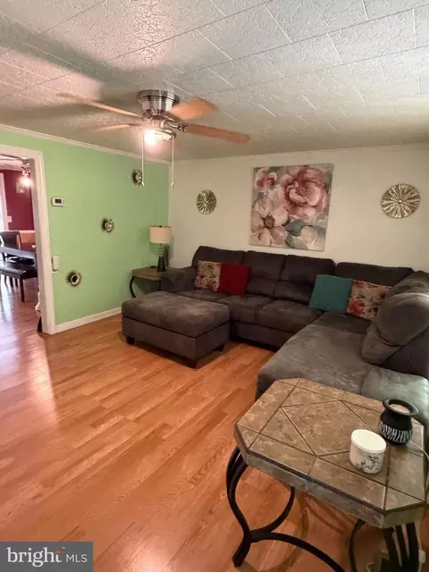 Living - 16 Apache Trl, Kilmarnock, VA 22482 photo 1 of 1