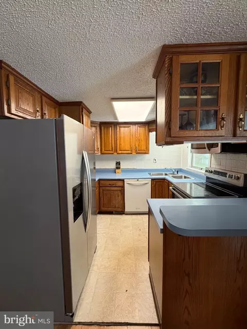 Kitchen - 16 Apache Trl, Kilmarnock, VA 22482 photo 2 of 8