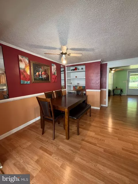Dining - 16 Apache Trl, Kilmarnock, VA 22482 photo 2 of 2