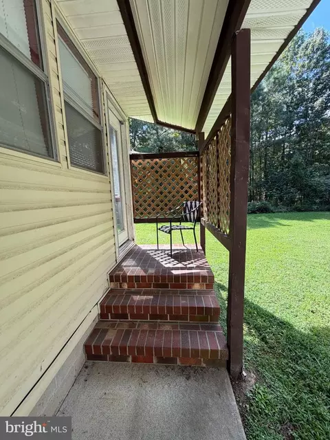 Exterior - 16 Apache Trl, Kilmarnock, VA 22482 photo 3 of 5