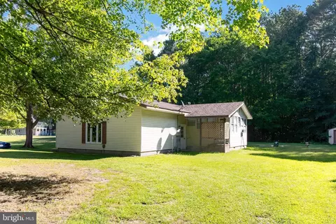 Exterior - 16 Apache Trl, Kilmarnock, VA 22482 photo 1 of 5