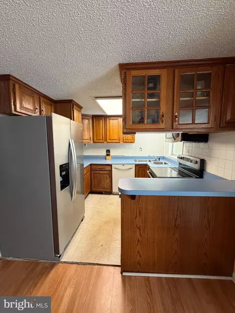 Kitchen - 16 Apache Trl, Kilmarnock, VA 22482 photo 7 of 8