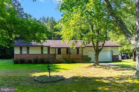 16 Apache Trl, Kilmarnock, VA 22482