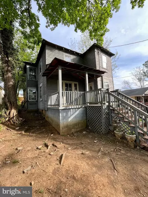 407 Carruthers St, Lexington, VA 24450