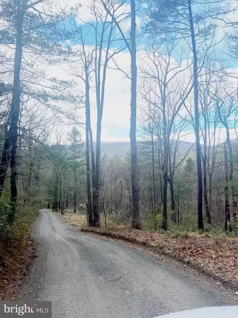 Circle Road, Stanardsville, VA 22973