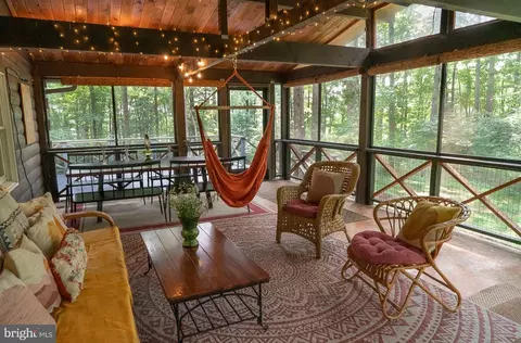 494 Woodbrook Ln, Pratts, VA 22731