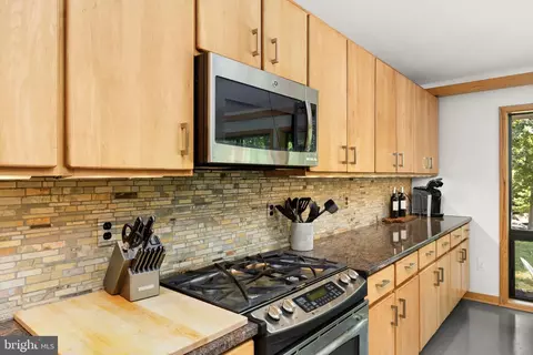 Kitchen - 1319 Champe Pln, Etlan, VA 22719 photo 4 of 7