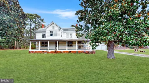 276 Horn Harbor Ave, New Point, VA 23125