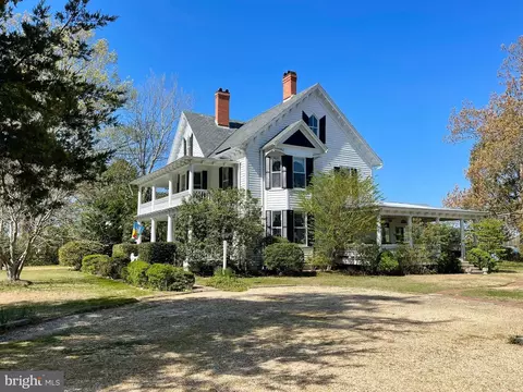 992 Williams Wharf Rd, Mathews, VA 23109