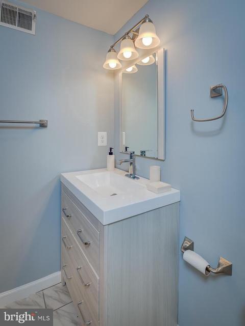8960 Rolling Rd, Manassas, VA 20110 photo 29