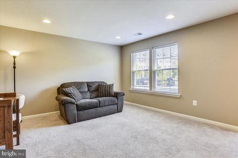 8810 Bentfield Dr, Manassas, VA 20110 photo 4