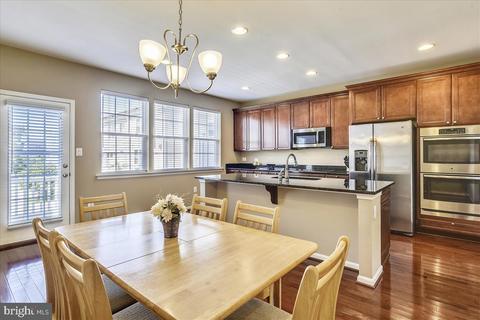 8810 Bentfield Dr, Manassas, VA 20110 photo 7