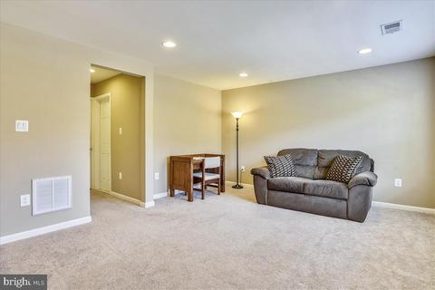 8810 Bentfield Dr, Manassas, VA 20110 photo 3