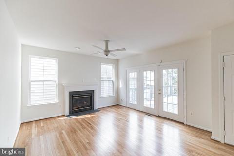 8218 Warfield St, Manassas, VA 20110 photo 2