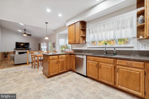 9847 S Clark Pl, Manassas, VA 20110 photo 12