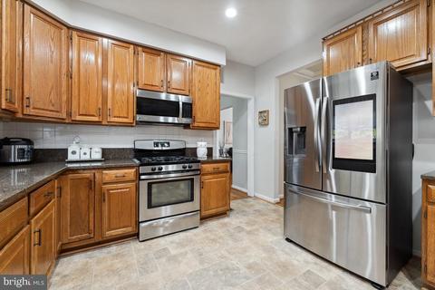 9847 S Clark Pl, Manassas, VA 20110 photo 13