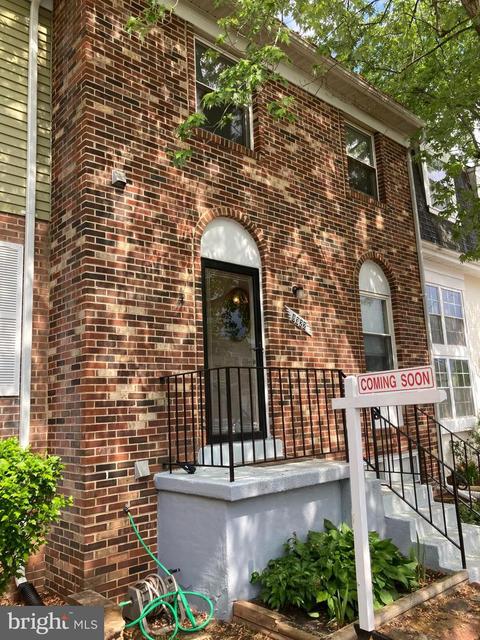 8322 Shady Grove Cir, Manassas, VA 20110