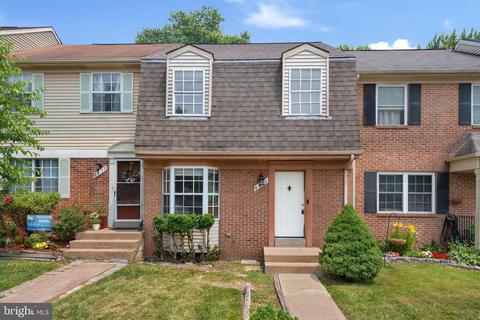 8673 Point Of Woods Dr, Manassas, VA 20110