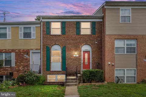 8342 Shady Grove Cir, Manassas, VA 20110