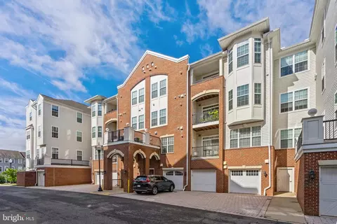 9204 Charleston Dr #111, Manassas, VA 20110