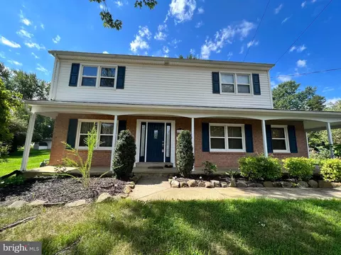 8906 Barnett St, Manassas, VA 20110