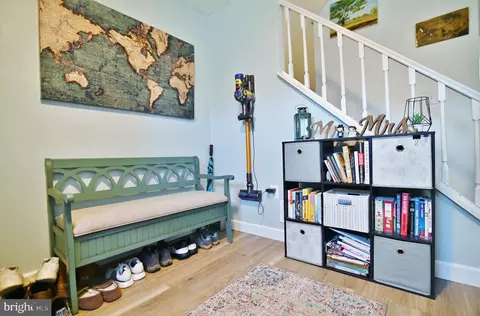 9040 Bonham Cir, Manassas, VA 20110 photo 2