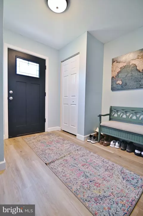 9040 Bonham Cir, Manassas, VA 20110 photo 3