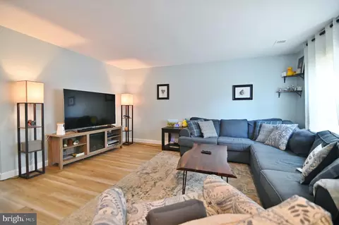 9040 Bonham Cir, Manassas, VA 20110 photo 4