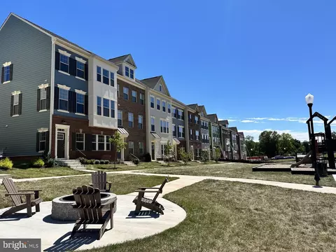 9374 Barnes Loop, Manassas, VA 20110