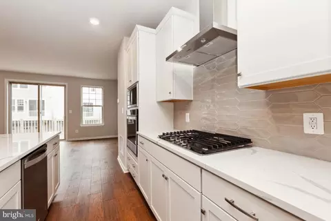 9374 Barnes Loop, Manassas, VA 20110 photo 3
