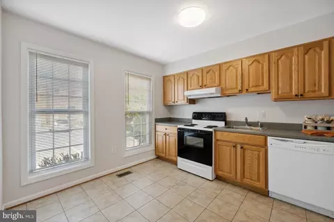 8524 Piney Point Ct, Manassas, VA 20110 photo 4