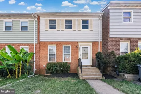 8524 Piney Point Ct, Manassas, VA 20110