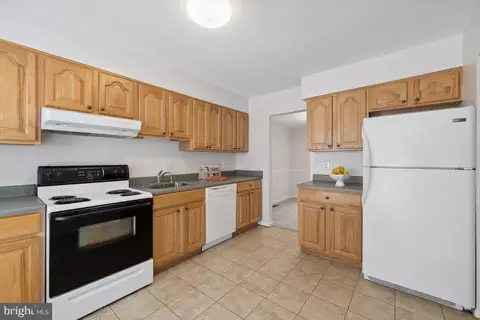 8524 Piney Point Ct, Manassas, VA 20110 photo 5