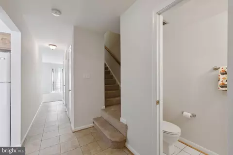 8524 Piney Point Ct, Manassas, VA 20110 photo 2