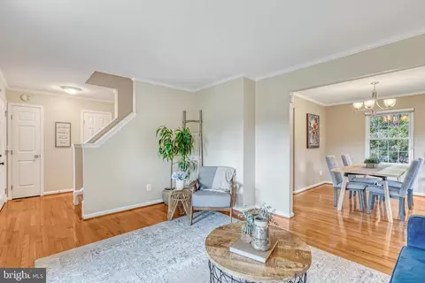 10157 Allwood Ct, Manassas, VA 20110 photo 3