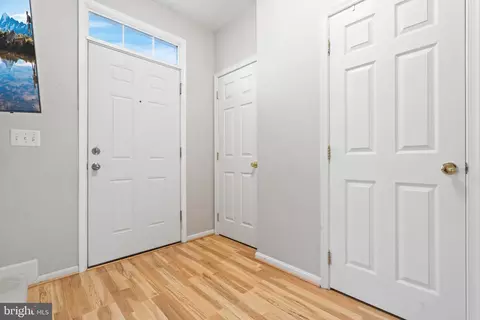 10202 Chervil Ct, Manassas, VA 20110 photo 2