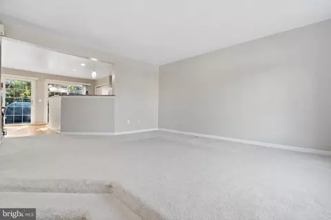 10202 Chervil Ct, Manassas, VA 20110 photo 3