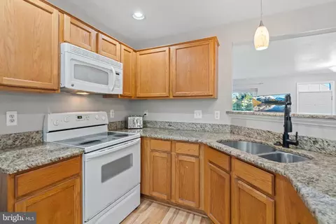 10202 Chervil Ct, Manassas, VA 20110 photo 11