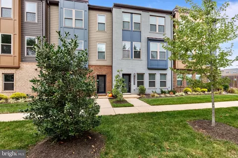 10491 Davis Pl, Manassas, VA 20110 photo 2