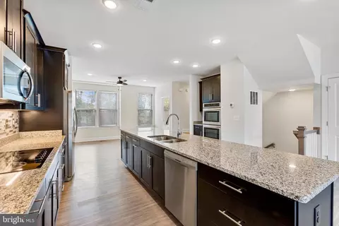 10491 Davis Pl, Manassas, VA 20110 photo 4