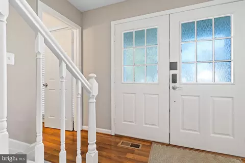 8959 Jasmine Ct, Manassas, VA 20110 photo 4